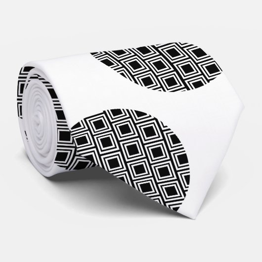 正方形のパターンタイを持つ大きな黒い円 ネクタイ (ロール)