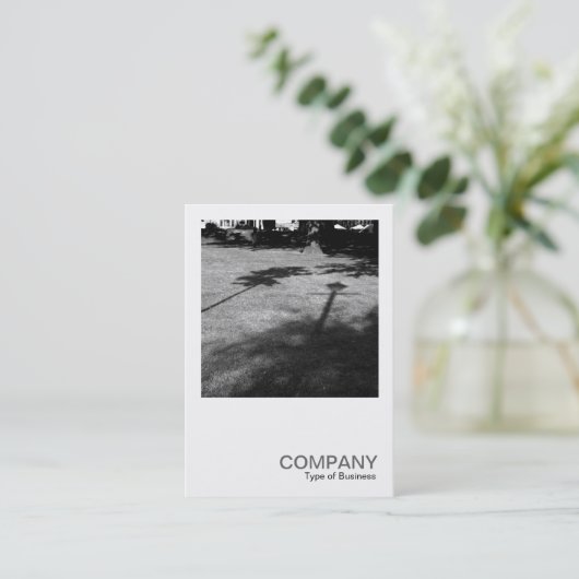 正方形の写真022 – 影 名刺 (スタンド正面)