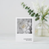 正方形の写真0512 – 白ツバキ 名刺 (スタンド正面)