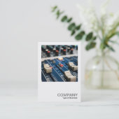 正方形の写真0590 – ミキシングデスク 名刺 (スタンド正面)