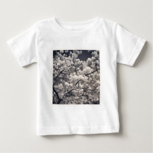 正方形の写真 – さくらんぼ花 ベビーTシャツ
