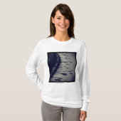 正方形の写真 – 花の影 Tシャツ (正面フル)