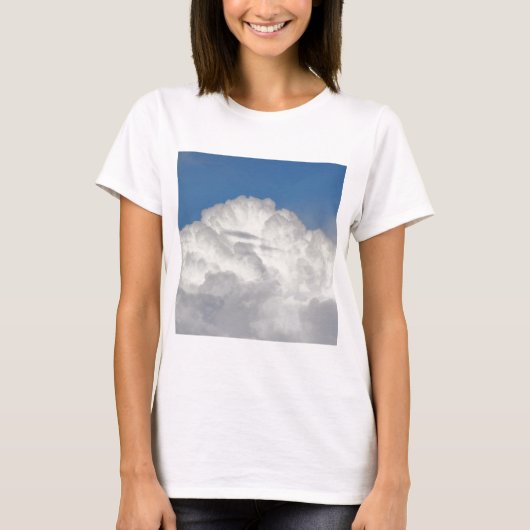 正方形の写真 – 雲 Tシャツ (正面)