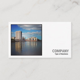 正方形の写真(v2) - Cardiff Bay 名刺