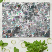 正方形のDVDの切り出し、粗いモザイクのような色の外観 キッチンタオル (折り畳み)