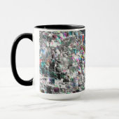 正方形のDVDの切り出し、粗いモザイクのような色の外観 マグカップ (左)