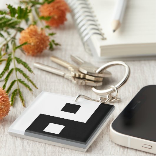 正方形ユニークインと陽平均ピクセルアート キーホルダー (正面右)