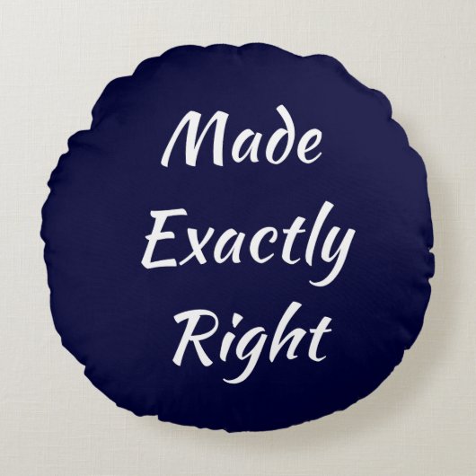 正確に右の丸い枕に作られる ラウンドクッション (正面)