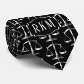 正義のはかりで測られるエレガントな銀製の法律のモノグラム ネクタイ (ロール)