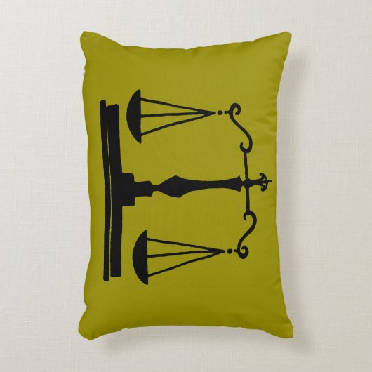 正義のはかりで測られる アクセントクッション (正面(垂直))