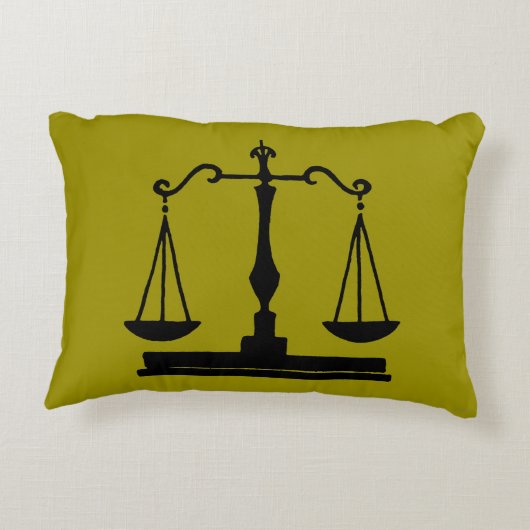 正義のはかりで測られる アクセントクッション (裏面)