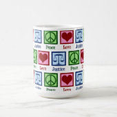 正義の平和はかりで測愛かわいい弁護士の裁判官 コーヒーマグカップ (中央)