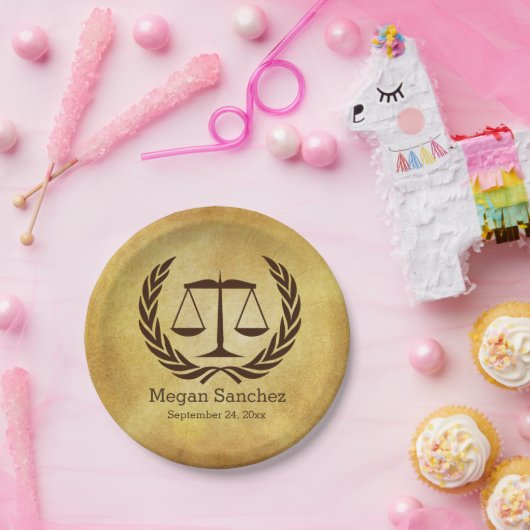 正義の法律学校の卒業のクラシックなスケール ペーパープレート (パーティー)