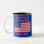 正義はずっとされたTシャツです ツートーンマグカップ (左)