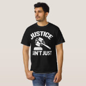 正義は正しくない – 壊れた法槌 トランプ抗議 Tシャツ (正面フル)