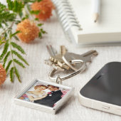 正装の若いカップル キーホルダー (側面)