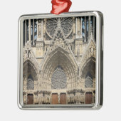 正面の眺め、第13第14世紀 メタルオーナメント (左)