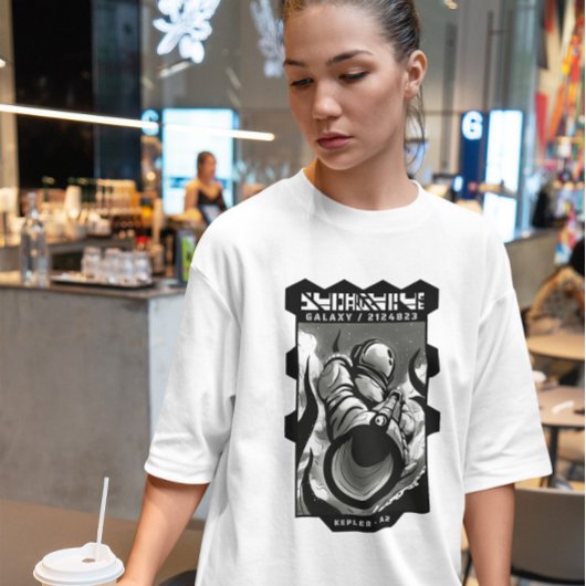 武器を持つ宇宙飛行士 Tシャツ