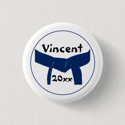 武術アーツダークブルーベルト 缶バッジ (正面)