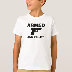 武装して礼儀正しい少年のTシャツ Tシャツ