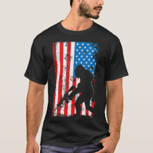 武装ビッグフットサスカッチAR-15愛国的アメリカF Tシャツ