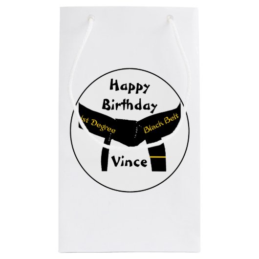 武道の第1程度の黒帯のハッピーバースデー スモールペーパーバッグ (裏面)