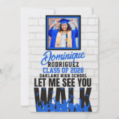 歩くのを見せて | 面白い青い写真 卒業式 招待状 (正面)