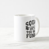 歩くまでスクワットおもしろい- Leg Day Humor コーヒーマグカップ (正面右)