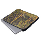 歩くアットフォレストエッジ(by Ferdinand Hodler) ラップトップスリーブ (正面下部)