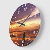歩くオンビーチアットサンセット ラージ壁時計 (傾斜)