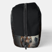 歩くオールドブラックとオレンジタイガーのシュールレアルな森 ドップキット (右)