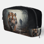 歩くオールドブラックとオレンジタイガーのシュールレアルな森 ドップキット (右コーナー)