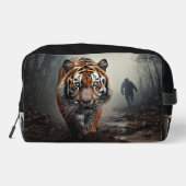 歩くオールドブラックとオレンジタイガーのシュールレアルな森 ドップキット (裏面)