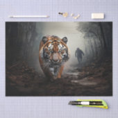 歩くオールドブラックとオレンジタイガーのシュールレアルな森 薄葉紙 (クラフト)