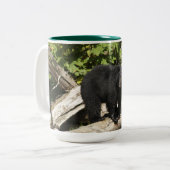 歩くワイルドグリズリーベアーワイルドライフフォト ツートーンマグカップ (正面左)