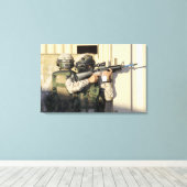 歩兵の偵察が彼の武器を狙う キャンバスプリント (インサイチュ (ウッドフロア))