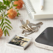 歩兵の偵察が彼の武器を狙う キーホルダー (側面)