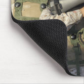 歩兵の偵察が彼の武器を狙う マウスパッド (コーナー)