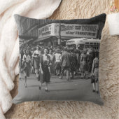 歩行者2 クッション (ブランケット)