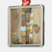 歩道で販売するアートワークを持つ小さな買い物 メタルオーナメント (左)