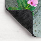 歩道のひび割れ花 マウスパッド (コーナー)