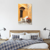 歩道のテーブル設定, Chania, Crete, Greece キャンバスプリント (インサイチュ (寝室))