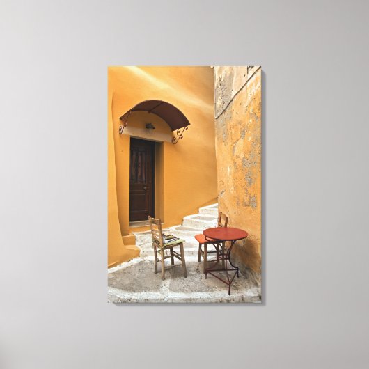 歩道のテーブル設定, Chania, Crete, Greece キャンバスプリント (正面)