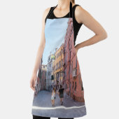 歩道の黒い上着歩くの女性 エプロン (インサイチュ)