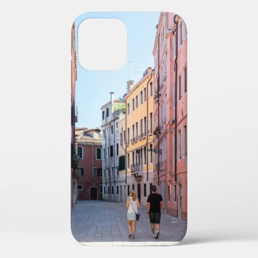歩道の黒い上着歩くの女性 Case-Mate iPhoneケース (裏面)