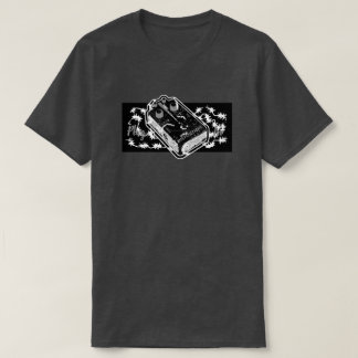 歪みペダル青プラグイン – 白黒 Tシャツ