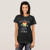 歯おもしろいと犬の歯に容易に気を取られる Tシャツ (正面フル)