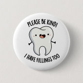 歯ぎしりの詰め物を食べているので、よおもしろいろしくお願いします 缶バッジ (正面)