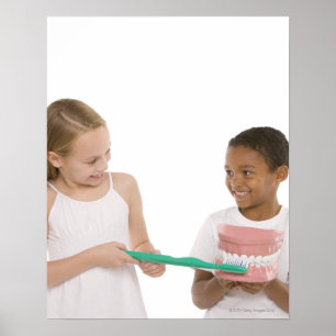 歯のモデルセットとサイズ超過の子供 ポスター