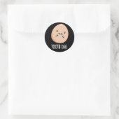 歯の卵おもしろい歯の歯の痛みプンダークBG ラウンドシール (バッグ)